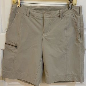 Athleta Trekkie Shorts Size 6